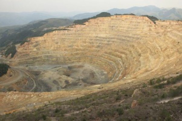 Deputaţii au respins proiectul privind exploatarea de la Roşia Montană